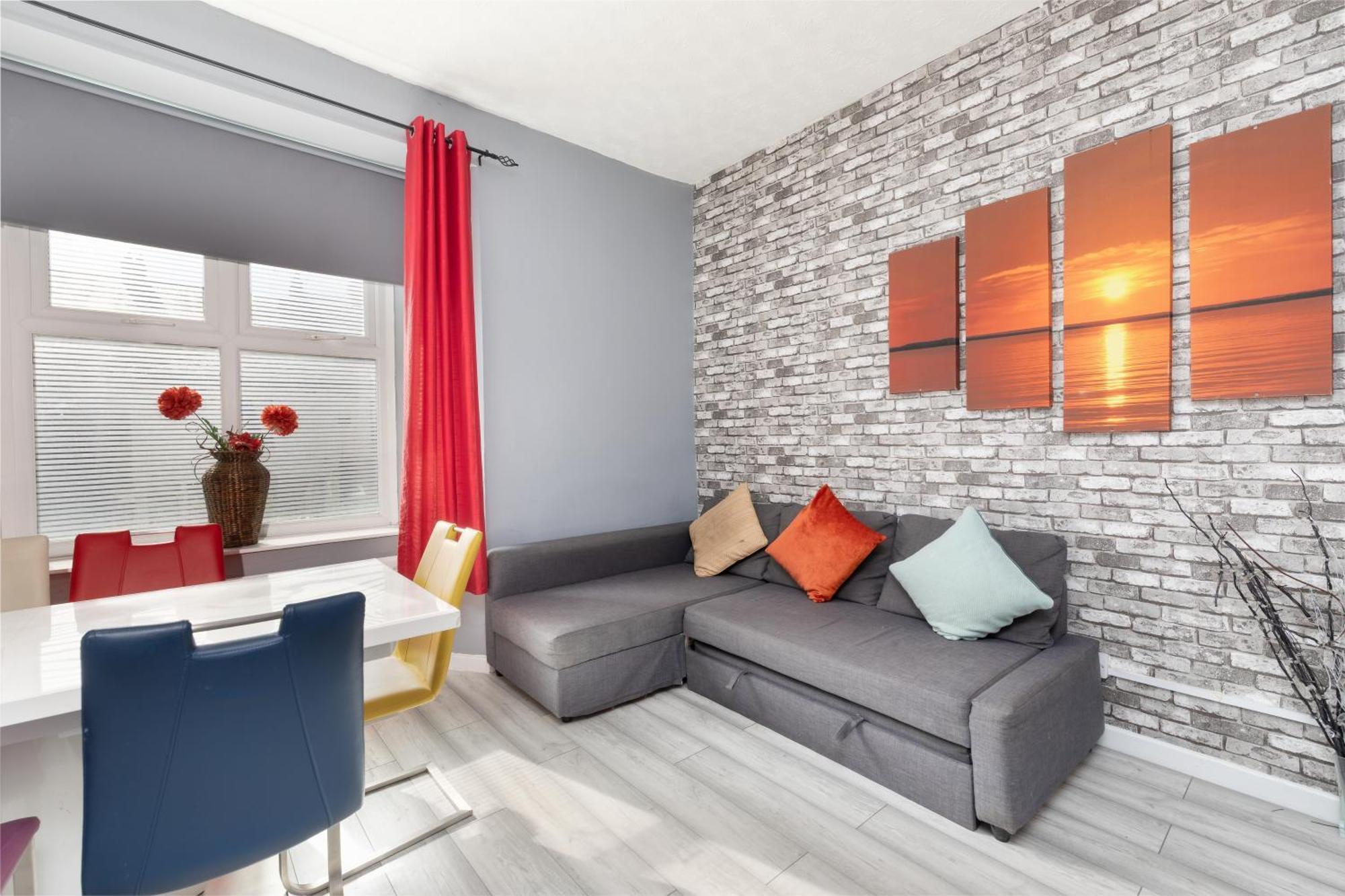 Centre Super Spacious Town House Free Parking And Wi-fi Appartamento *