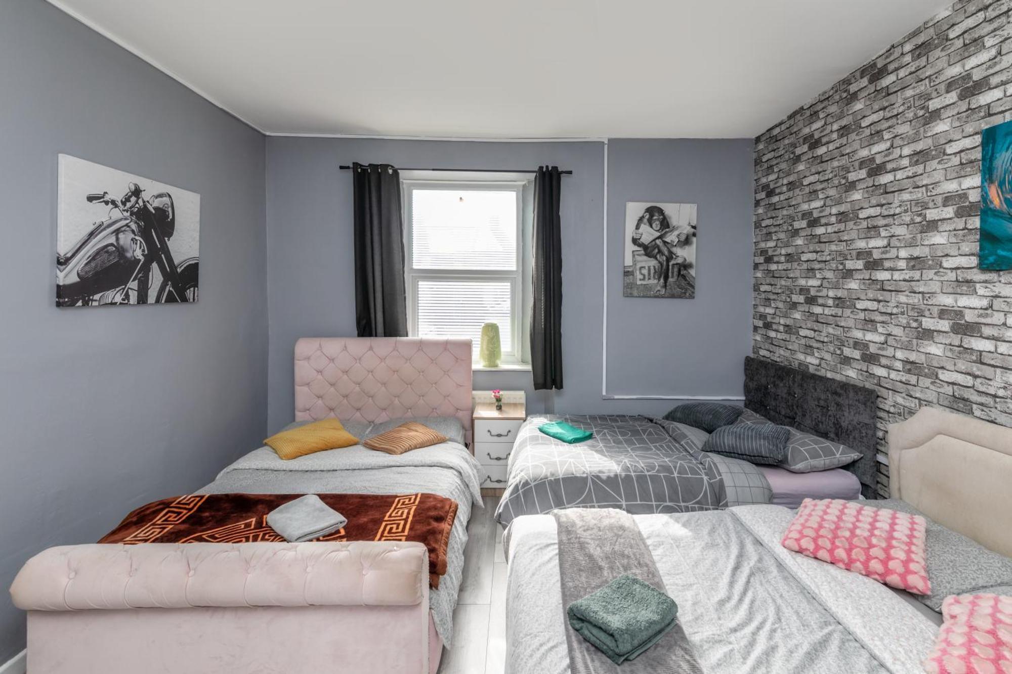 Centre Super Spacious Town House Free Parking And Wi-fi Appartamento *